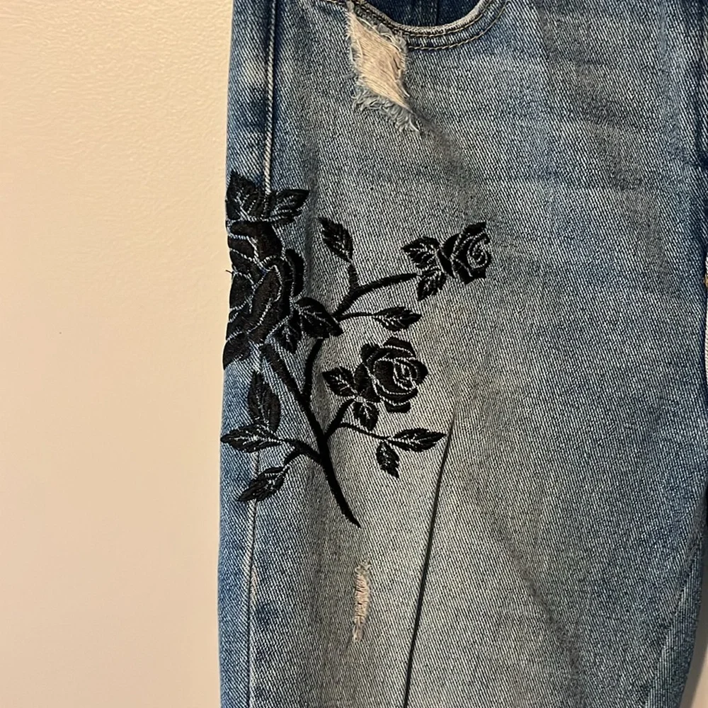 PacSun Ripped Mom Jean - Picture 3 of 8